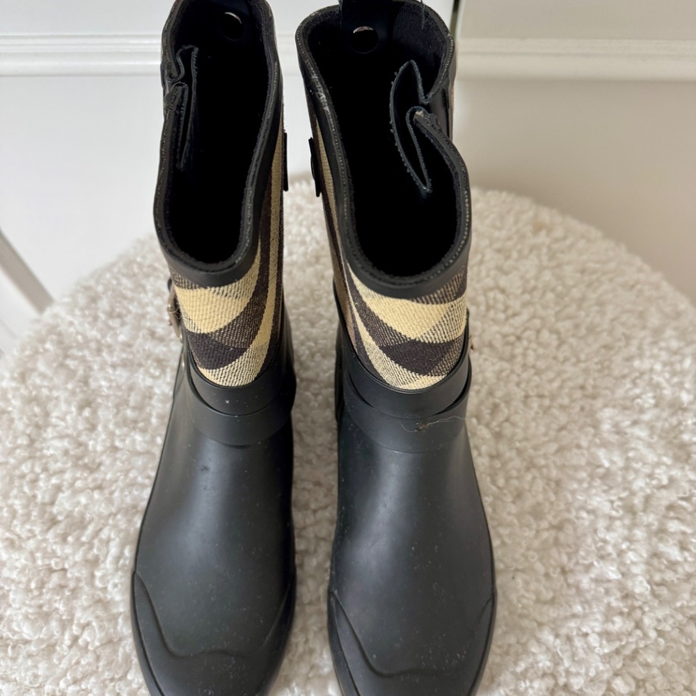 Burberry Holloway Plaid Rain Boots – Size 37 – Classic Nova Check – Gently Worn - Picture 5 of 9